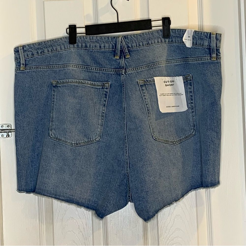 Good American Cut Off Short Plus Size 24 - Picture 11 of 11